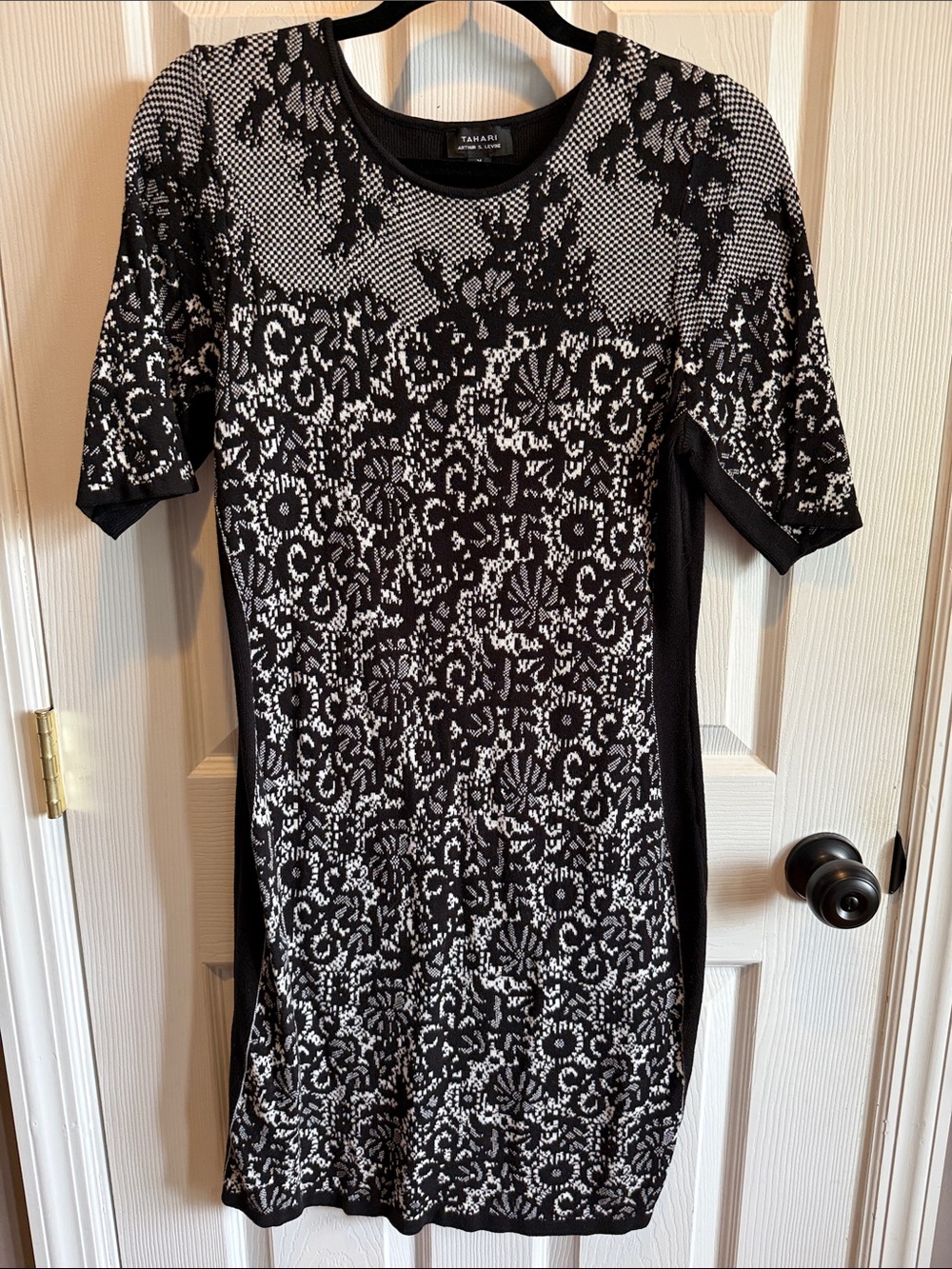 Tahari Black and White Knit Short Sleeve Mini Dress